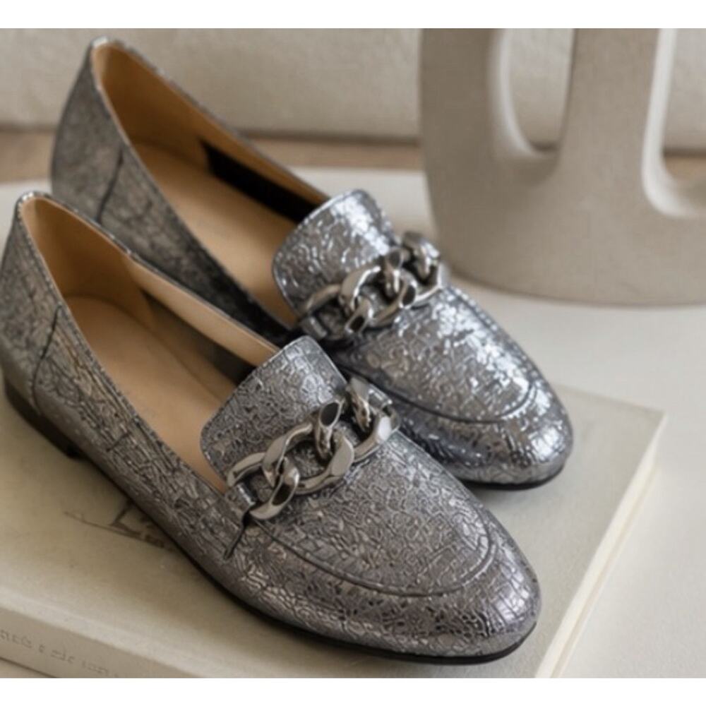 Donald Pliner Metallic Silver Chain Loafers Flats Women’s Size 8.5 EU 39